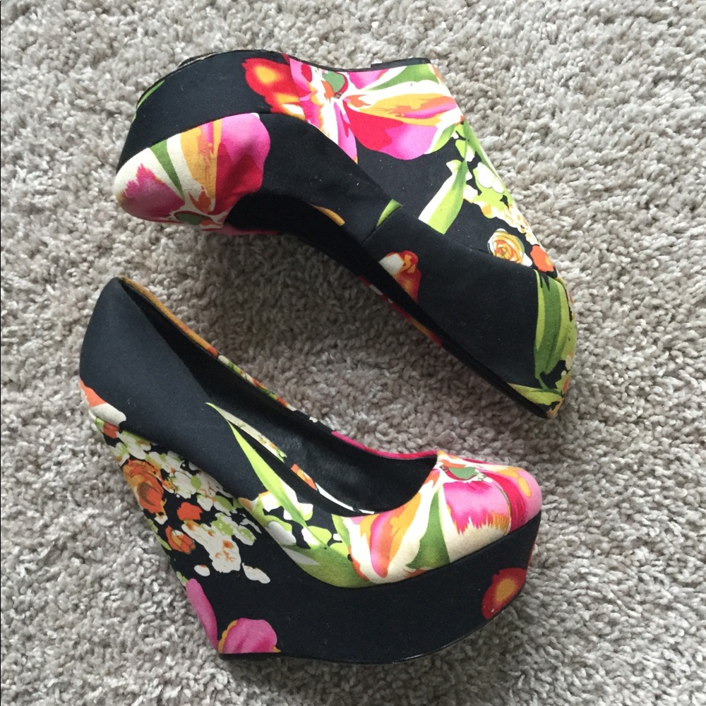 🔥🔥HOST PIC🔥🔥Aldo Floral Wedge Shoes